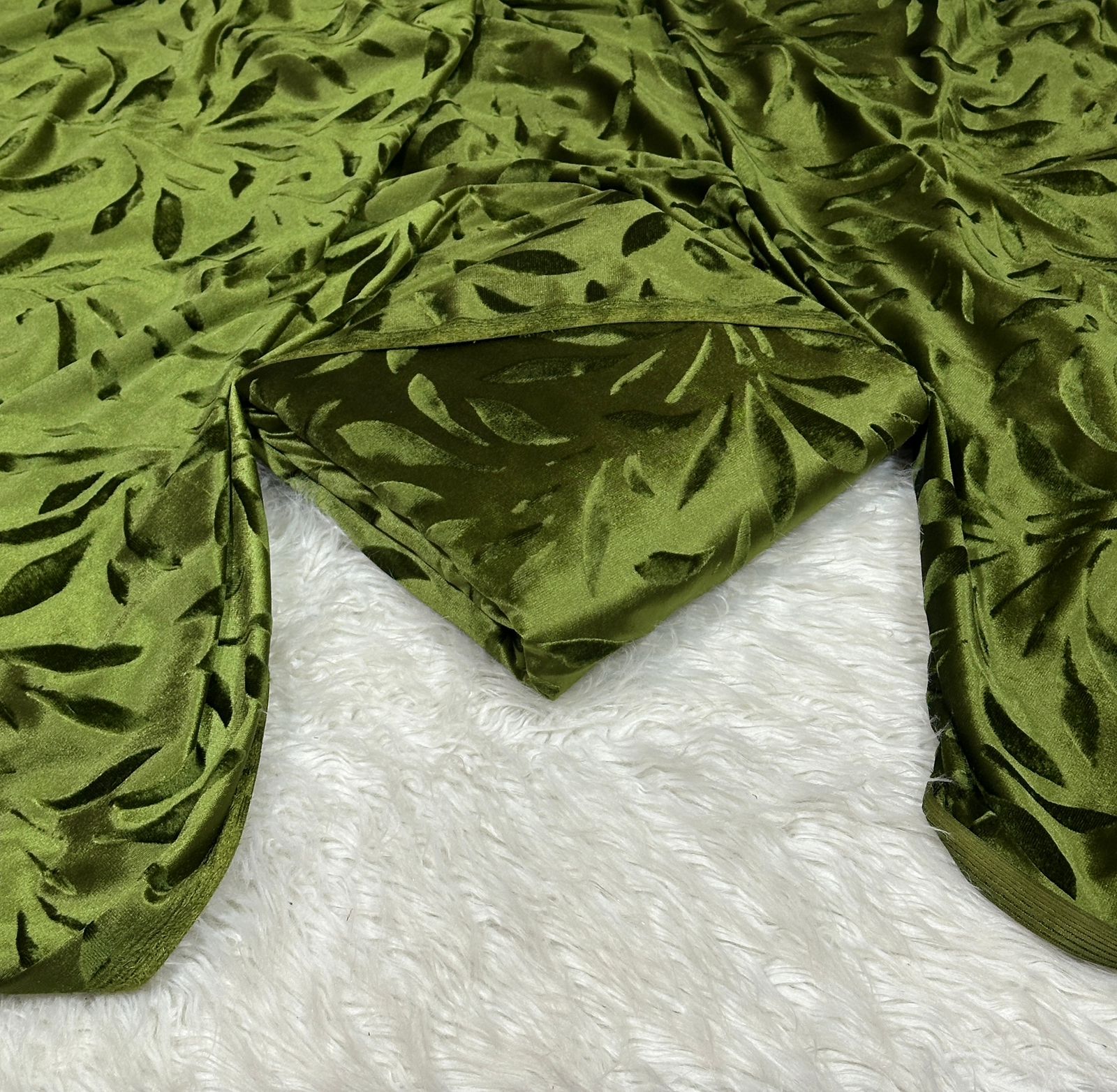 Indian velvet - 2 PC Plachi Velvet - V095