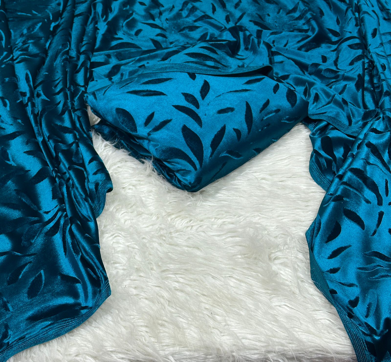 Indian velvet - 2 PC Plachi Velvet - V094