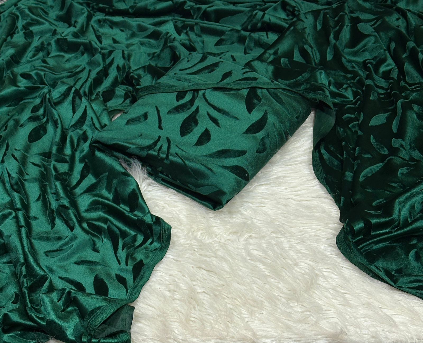 Indian velvet - 2 PC Plachi Velvet - V088