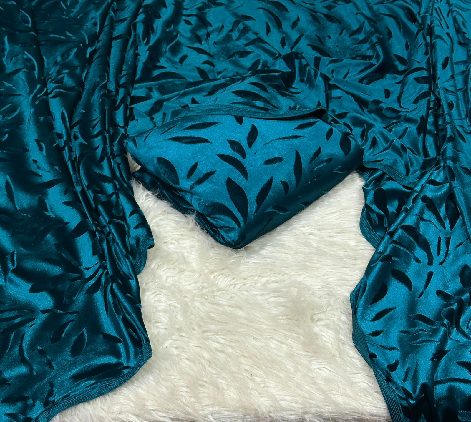 Indian velvet - 2 PC Plachi Velvet - V083